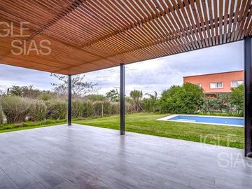 Casa en venta y en alquiler en Araucarias, Puertos. Escobar