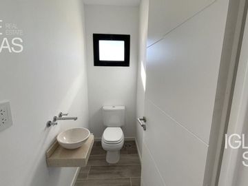 Casa en venta y en alquiler en Araucarias, Puertos. Escobar