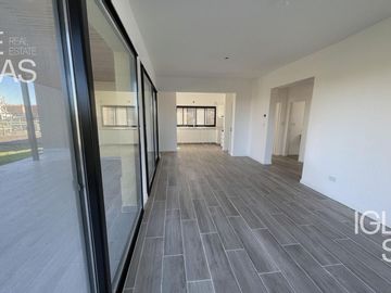 Casa en venta y en alquiler en Araucarias, Puertos. Escobar