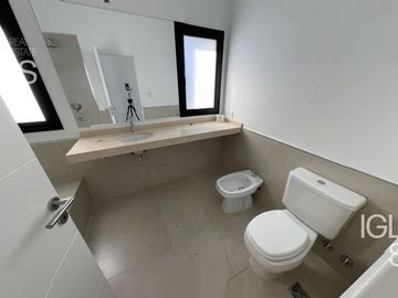 Casa en venta y en alquiler en Araucarias, Puertos. Escobar