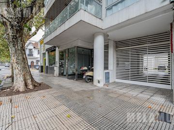 MONOAMBIENTE / VENTA / FLORES CON COCHERA