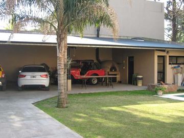 EXCEPCIONAL CASA EN ADROGUE