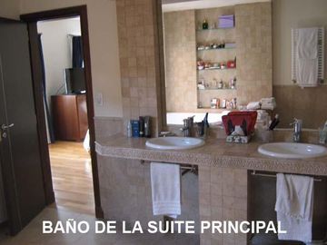 EXCEPCIONAL CASA EN ADROGUE