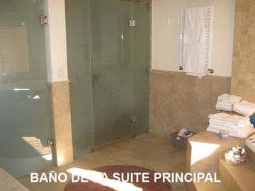 EXCEPCIONAL CASA EN ADROGUE