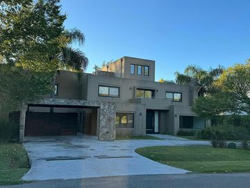 Casa en  venta 9 ambientes en Ayres de Pilar, Pilar