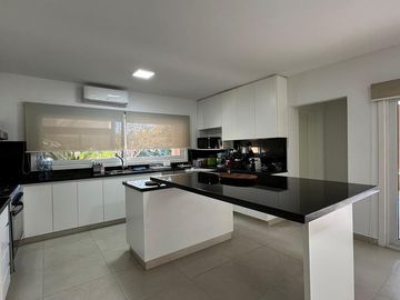Casa en  venta 9 ambientes en Ayres de Pilar, Pilar
