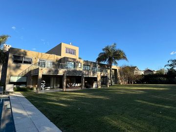 Casa en  venta 9 ambientes en Ayres de Pilar, Pilar