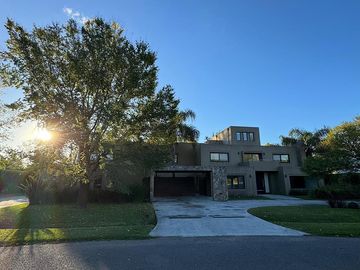 Casa en  venta 9 ambientes en Ayres de Pilar, Pilar