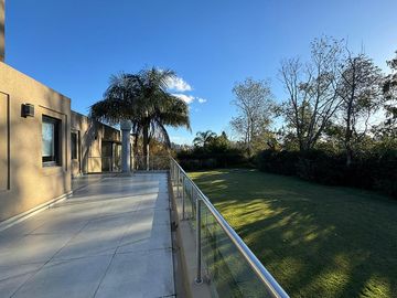 Casa en  venta 9 ambientes en Ayres de Pilar, Pilar