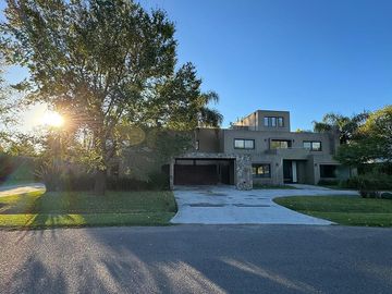 Casa en  venta 9 ambientes en Ayres de Pilar, Pilar