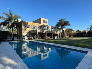 Casa en  venta 9 ambientes en Ayres de Pilar, Pilar