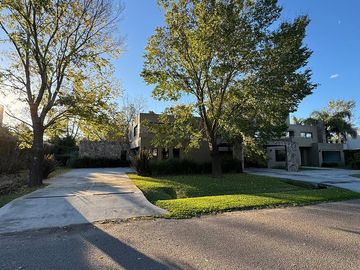 Casa en  venta 9 ambientes en Ayres de Pilar, Pilar