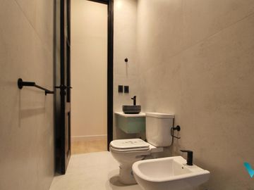 Departamento 3 ambientes, 2 dormitorios (1 en suite) con patio, reciclado a nuevo 85m2