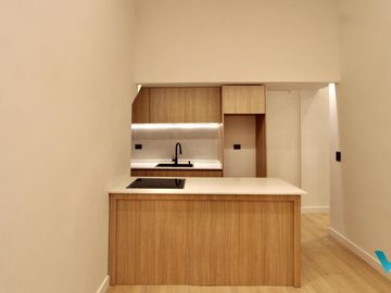 Departamento 3 ambientes, 2 dormitorios (1 en suite) con patio, reciclado a nuevo 85m2