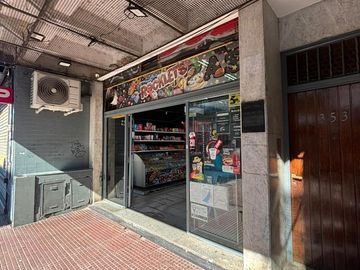 Local en Constitución | Excelente Vidriera | Zona Comercial Activa, alquiler