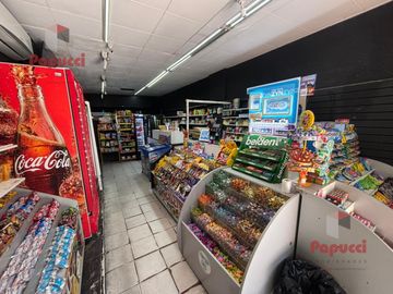 Local en Constitución | Excelente Vidriera | Zona Comercial Activa, alquiler