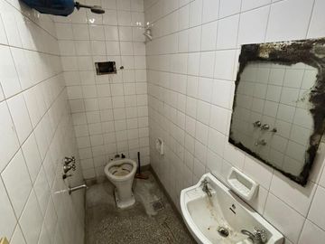 Local en Constitución | Excelente Vidriera | Zona Comercial Activa, alquiler