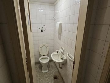 Local en Constitución | Excelente Vidriera | Zona Comercial Activa, alquiler