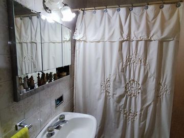 Venta Casa 4 dormitorios en 2 plantas con cochera - Roque Saenz Peña, Rosario