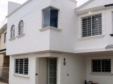 CASA AMUEBLADA EN RENTA EN METEPEC DE 2 RECAMARAS, CERCANA A ESTACION DE TREN