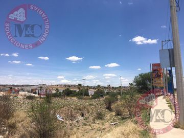 Terreno comercial en Renta, al Oriente, zona de crecimiento, alto flujo.