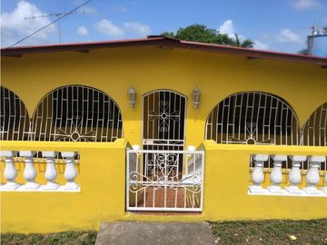 SE VENDE CASA // COLÓN CATIVA
