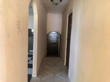 SE VENDE CASA // COLÓN CATIVA