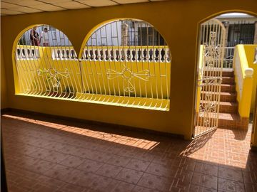 SE VENDE CASA // COLÓN CATIVA