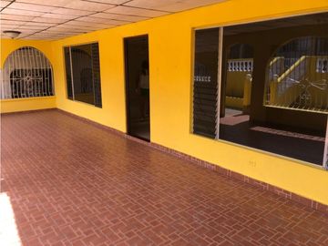 SE VENDE CASA // COLÓN CATIVA