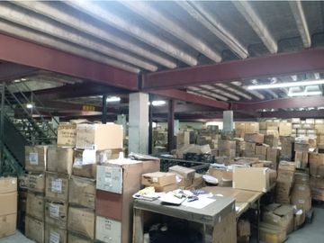 SE ALQUILA GALERA COMERCIAL COLON ZONA LIBRE 2000M MEZANINE 2 NIVELES