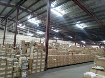 SE ALQUILA GALERA COMERCIAL COLON ZONA LIBRE 2000M MEZANINE 2 NIVELES