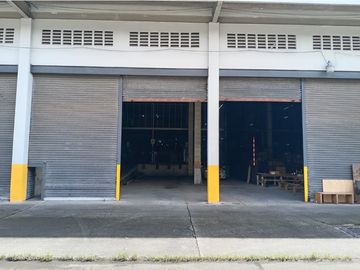 SE ALQUILA GALERA COMERCIAL COLON ZONA LIBRE 2000M MEZANINE 2 NIVELES