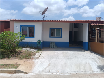 Venta de casa semiamoblada en Arboledas-Los Castaños-JB
