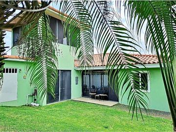 SE VENDE CASA CLUB ECUESTRE CORONADO 327M2 CON PISCINA Y TERRAZAS