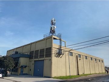 ALQUILER GALPÓN 1750 M2 - AV. CHAMPAGNAT