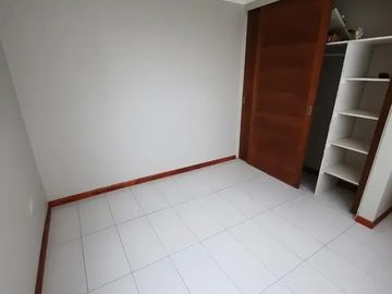 Casa amplia con gran terreno, jardín y potencial comercial