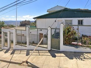 Casa amplia con gran terreno, jardín y potencial comercial