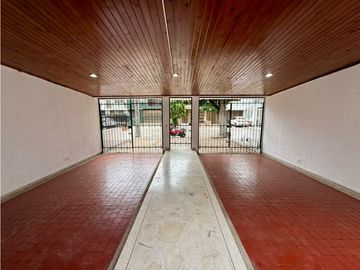 VENDO CASA DE 2 NIVELES EN EL BARRIO LA FLORA (I.K) CW: 10200492
