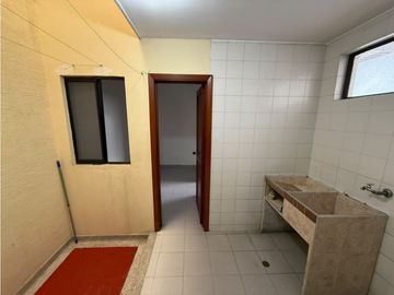 VENDO CASA DE 2 NIVELES EN EL BARRIO LA FLORA (I.K) CW: 10200492