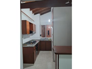 VENDO APTO PISO 5 CON ASCENSOR EN PRADOS DEL LIMONAR (A.M) CW:10201468