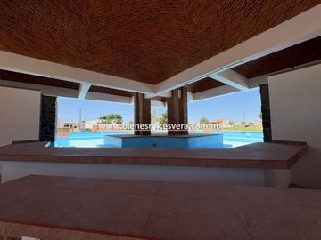 CASA EN VENTA EN TEQUISQUIAPAN EN EL FRACC. LAS KINTAS. Grecia
