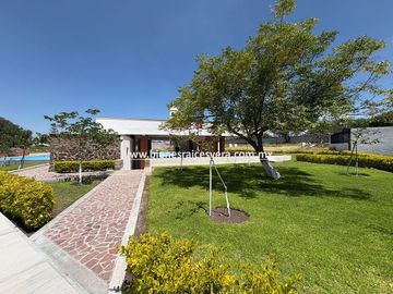 CASA EN VENTA EN TEQUISQUIAPAN EN EL FRACC. LAS KINTAS. Grecia