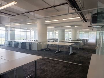 CENTRO INTERNACIONAL OFICINAS ARRIENDO 5550 MT2