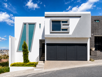 CASA EN LOMAS DEL TEC - $9.4 MDP