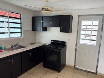 CASA EN RENTA, 3 RECAMARAS, CD DEL CARMEN, CAMPECHE