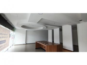 LOCAL COMERCIAL U OFICINA ATENCION PUBLICO CALLE 100 DE 262 M2