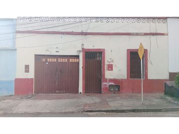 SE ARRIENDA O SE VENDE AMPLIA CASA EN REAL DE MINAS