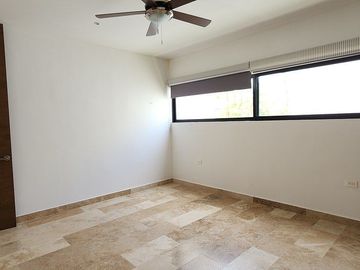 Renta Townhouse sin Muebles Temozón 3 Recamaras + Estudio