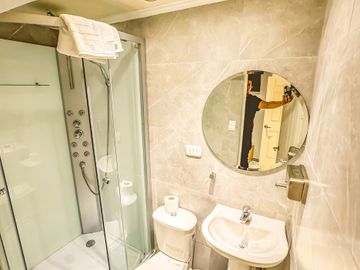 HOSTAL RENOVADO CON 8 HABITACIONES PRIVADAS