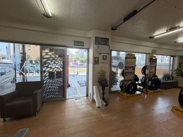 Local comercial en renta sobre Periférico Sur